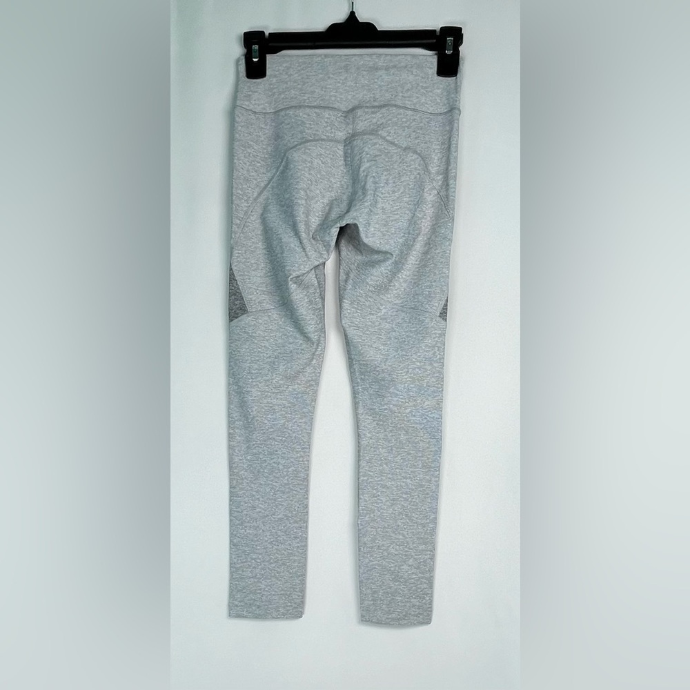 Outdoor Voices  Women’s Size XS  Warmup Leggings Dove Ash 3/4 Two Tone - Picture 6 of 7
